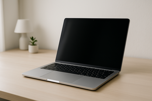 Illustration d'un MacBook d'occasion sur un bureau épuré, mettant en avant la technologie Apple